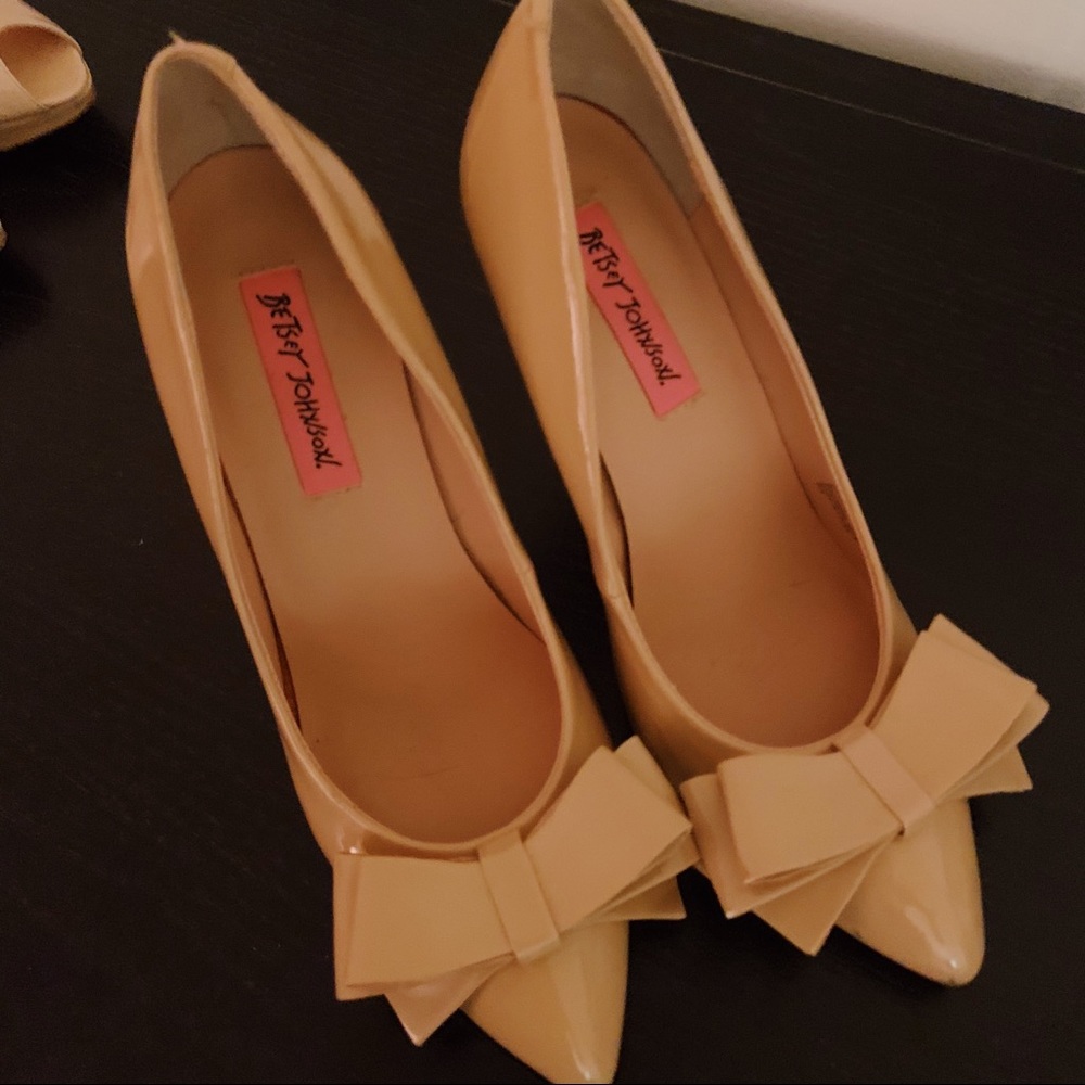 Betsey Johnson Nude Bow Heels